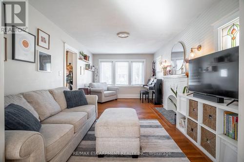 73 Kenilworth Avenue S, Hamilton, ON - Indoor Photo Showing Living Room