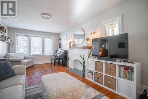 73 Kenilworth Avenue S, Hamilton, ON - Indoor Photo Showing Living Room With Fireplace