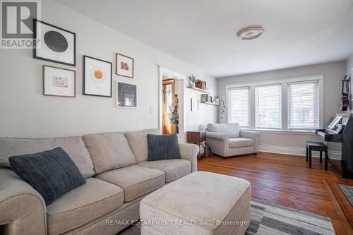 73 Kenilworth Avenue S, Hamilton, ON - Indoor Photo Showing Living Room