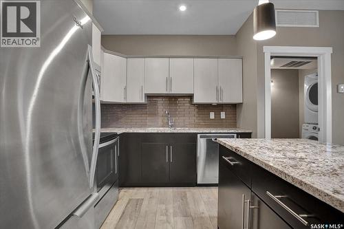 109 415 Maningas Bend, Saskatoon, SK - Indoor Photo Showing Kitchen With Stainless Steel Kitchen With Upgraded Kitchen