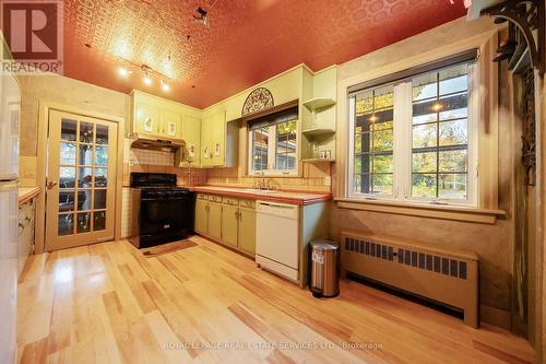 411 Niagara Boulevard, Fort Erie, ON - Indoor Photo Showing Kitchen