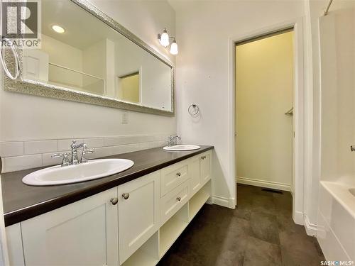 A & B 422 St Mary Street, Esterhazy, SK - Indoor Photo Showing Bathroom