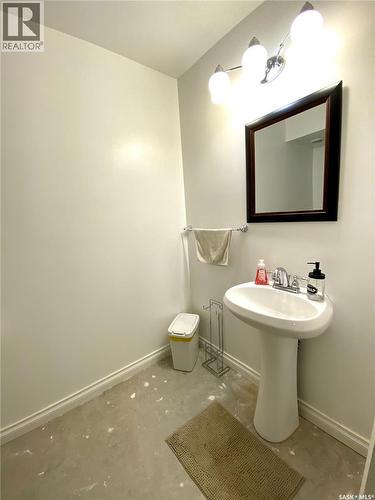 A & B 422 St Mary Street, Esterhazy, SK - Indoor Photo Showing Bathroom