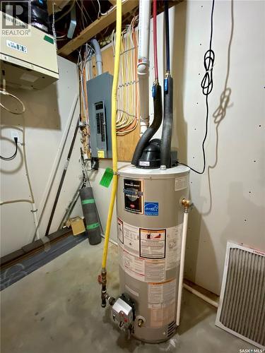 A & B 422 St Mary Street, Esterhazy, SK - Indoor Photo Showing Basement