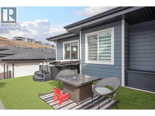 Easy maintenance synthetic lawn allows you to enjoy your downtime to the fullest! - 1235 Ponds Avenue, Kelowna, BC - Outdoor With Deck Patio Veranda With Exterior