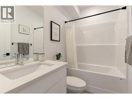 1235 Ponds Avenue, Kelowna, BC - Indoor Photo Showing Bathroom