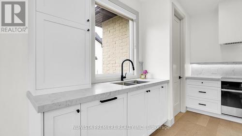 3998 Big Leaf Trail, London South (South V), ON - Indoor Photo Showing Kitchen With Double Sink