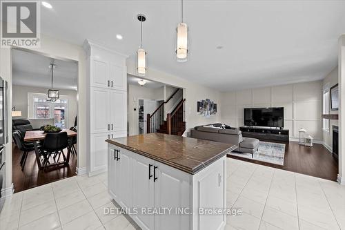 1008 Manege Street, Ottawa, ON - Indoor Photo Showing Kitchen