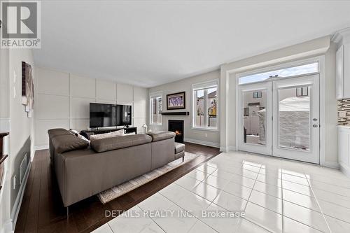 1008 Manege Street, Ottawa, ON - Indoor Photo Showing Living Room
