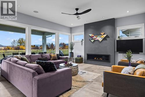 720 Turner Road, Kelowna, BC - Indoor Photo Showing Living Room With Fireplace