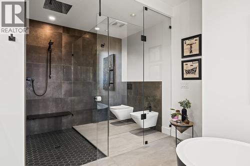 720 Turner Road, Kelowna, BC - Indoor Photo Showing Bathroom