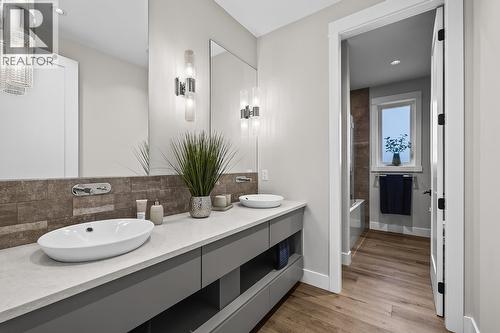720 Turner Road, Kelowna, BC - Indoor Photo Showing Bathroom