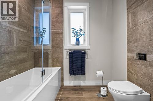 720 Turner Road, Kelowna, BC - Indoor Photo Showing Bathroom