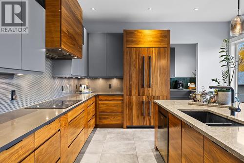 720 Turner Road, Kelowna, BC - Indoor Photo Showing Kitchen With Double Sink With Upgraded Kitchen