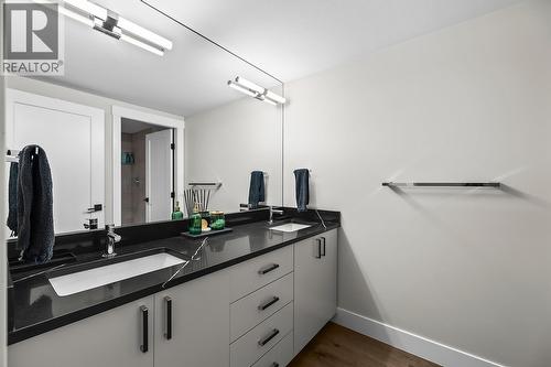 720 Turner Road, Kelowna, BC - Indoor Photo Showing Bathroom