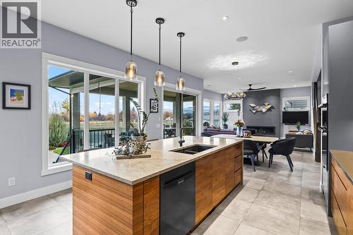 720 Turner Road, Kelowna, BC - Indoor Photo Showing Kitchen With Double Sink