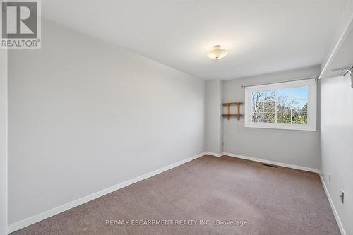 60 - 3029 Glencrest Road, Burlington, ON - Indoor Photo Showing Other Room
