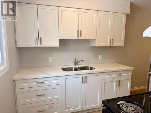 127 Toulon Crescent, London East (East I), ON - Indoor Photo Showing Kitchen With Double Sink
