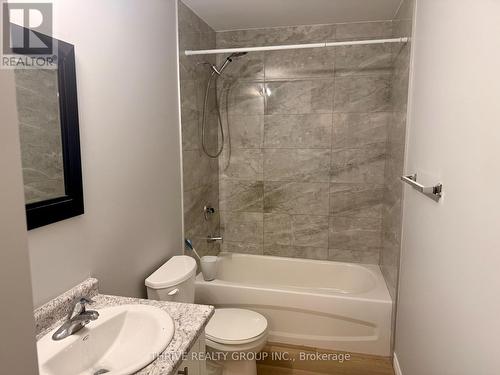 127 Toulon Crescent, London East (East I), ON - Indoor Photo Showing Bathroom