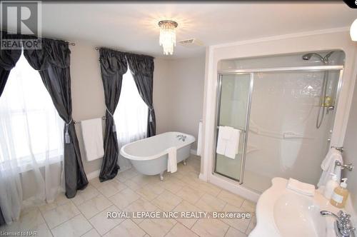 Front - 79 Johnson Street, Niagara-On-The-Lake (Town), ON - Indoor Photo Showing Bathroom