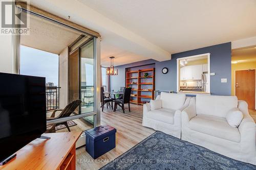 2604 - 150 Charlton Avenue E, Hamilton (Corktown), ON - Indoor Photo Showing Living Room