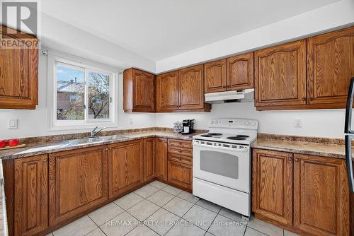 31 Gardenia Way, Caledon, ON - Indoor Photo Showing Kitchen With Double Sink