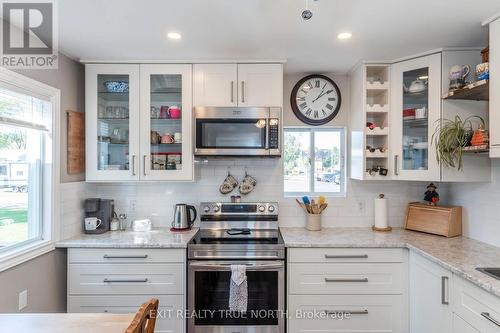 8254 93 Highway, Tiny, ON - Indoor Photo Showing Kitchen With Upgraded Kitchen