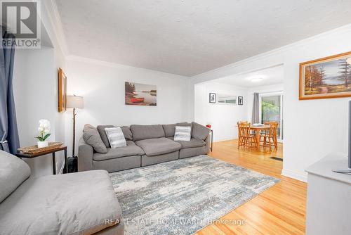 521 O'Connell Road, Peterborough, ON - Indoor Photo Showing Living Room