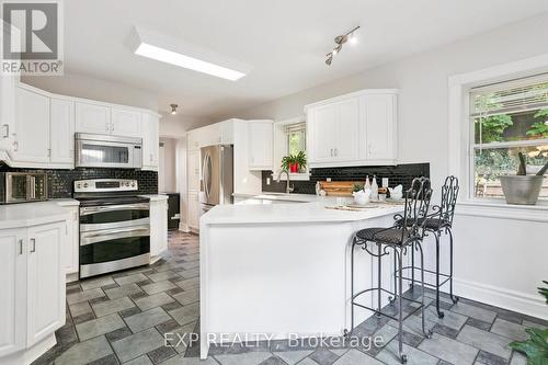 132 Queen Street W, Cambridge, ON - Indoor Photo Showing Kitchen With Upgraded Kitchen