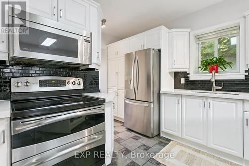 132 Queen Street W, Cambridge, ON - Indoor Photo Showing Kitchen With Upgraded Kitchen