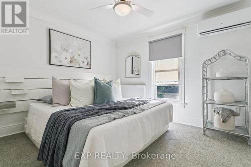 132 Queen Street W, Cambridge, ON - Indoor Photo Showing Bedroom