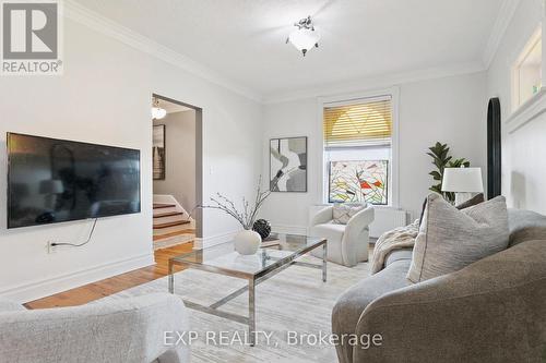 132 Queen Street W, Cambridge, ON - Indoor Photo Showing Living Room