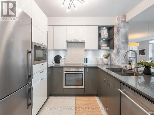 809 - 942 YONGE STREET  Toronto, ON M4W 3S8