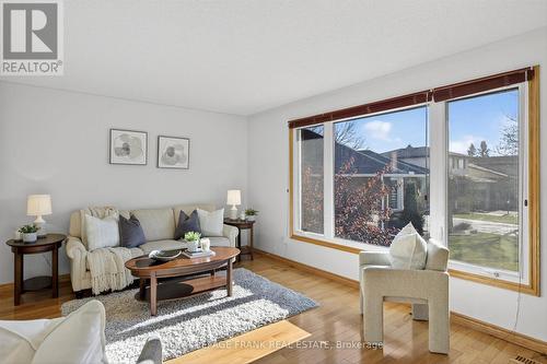 38 Clearview Court, Peterborough (Monaghan Ward 2), ON - Indoor Photo Showing Living Room