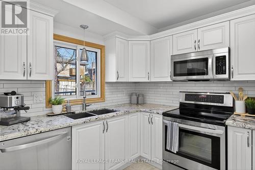 38 Clearview Court, Peterborough (Monaghan Ward 2), ON - Indoor Photo Showing Kitchen With Double Sink With Upgraded Kitchen