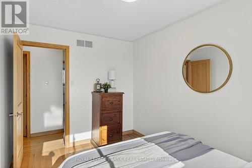 38 Clearview Court, Peterborough (Monaghan Ward 2), ON - Indoor Photo Showing Bedroom