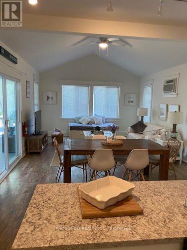 23 Farm View Lane, Prince Edward County, ON - Indoor Photo Showing Dining Room