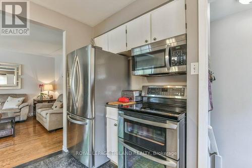 15 Talavera Crescent, London East (East I), ON - Indoor Photo Showing Kitchen