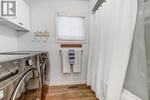 Main floor bath/laundry. (4pc.) - 1 Duncan Street, Norfolk (Turkey Point), ON - Indoor Photo Showing Laundry Room