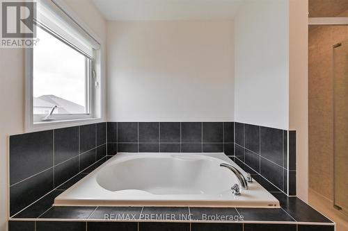 75 Cook Street, Hamilton, ON - Indoor Photo Showing Bathroom