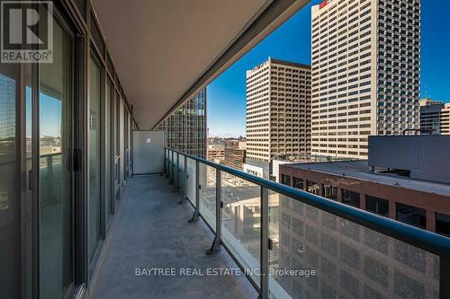 1401 - 2221 Yonge Street, Toronto, ON - Outdoor