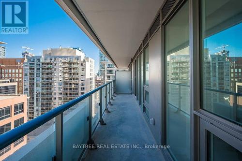 1401 - 2221 Yonge Street, Toronto, ON - Outdoor With Exterior