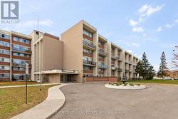 211 - 1050 STAINTON DRIVE  Mississauga, ON L5C 2T7
