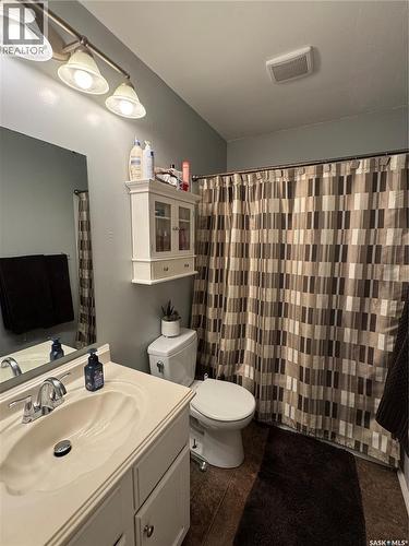 97 Dorothy Street, Regina, SK - Indoor Photo Showing Bathroom
