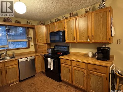 97 Dorothy Street, Regina, SK - Indoor Photo Showing Kitchen