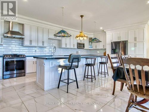 2400 Effingham Street, Pelham (North Pelham), ON - Indoor Photo Showing Kitchen With Upgraded Kitchen