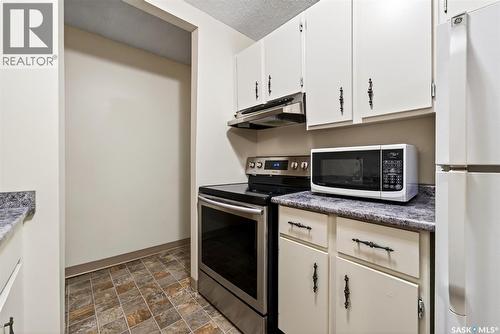 32 27 Centennial Street, Regina, SK - Indoor Photo Showing Kitchen