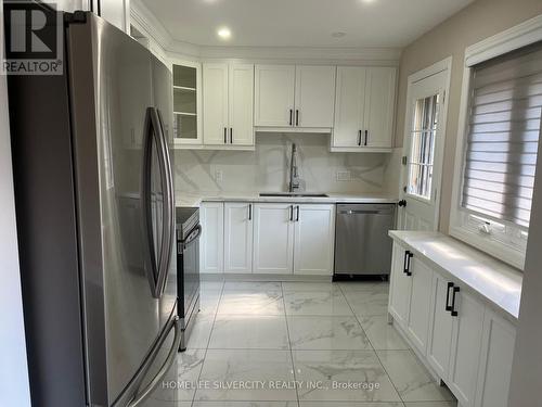 33 Sweetbriar Drive, Kitchener, ON - Indoor Photo Showing Kitchen With Upgraded Kitchen