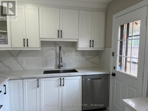 33 Sweetbriar Drive, Kitchener, ON - Indoor Photo Showing Kitchen