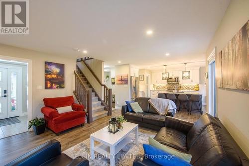 8 Auburn Drive, St. Thomas, ON - Indoor Photo Showing Living Room